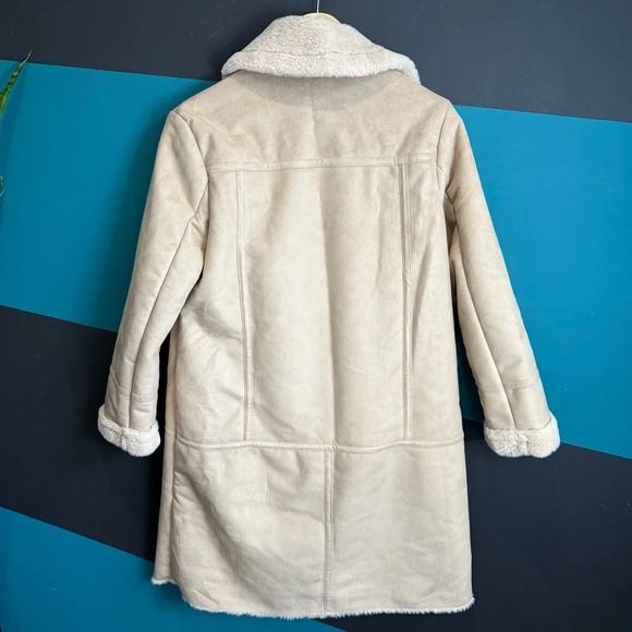 Tan Teddy Jacket with Plush Texture and Classic Collar - Picture 7 of 13